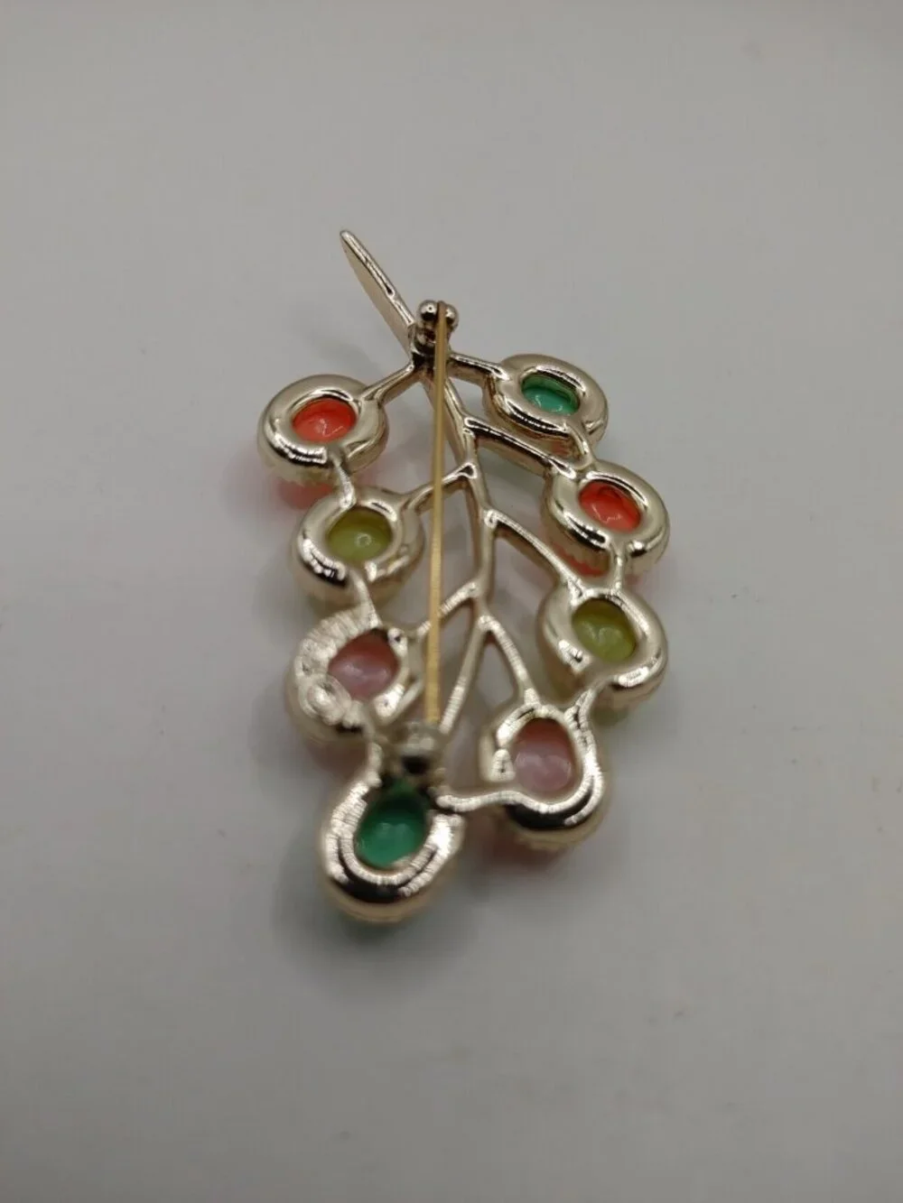 VTG BROOCH/PIN Signed Sarah Coventry Leaf  Multi Colored Cabochons Mid Century
